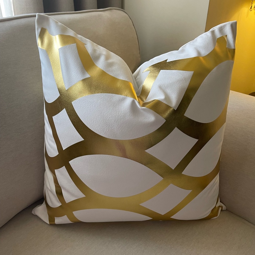 Luxury velvet pillow grey,white, black with foil gold print Cover
22x 22 inche - Picture 5 of 17